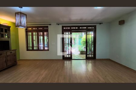 Sala de casa de condomínio para alugar com 3 quartos, 210m² em Vargem Grande, Rio de Janeiro