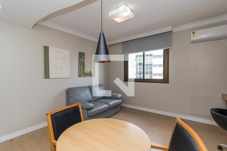 Sala/Cozinha de apartamento à venda com 1 quarto, 44m² em Rio Branco, Porto Alegre