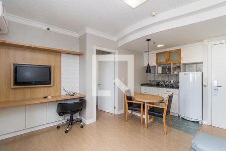 Sala/Cozinha de apartamento à venda com 1 quarto, 44m² em Rio Branco, Porto Alegre