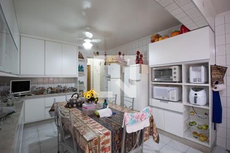 Casa à venda com 181m², 2 quartos e 2 vagas Casa à venda com 181m², 2 quartos e 2 vagasCozinha