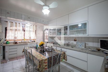 Casa à venda com 181m², 2 quartos e 2 vagas Casa à venda com 181m², 2 quartos e 2 vagasCozinha