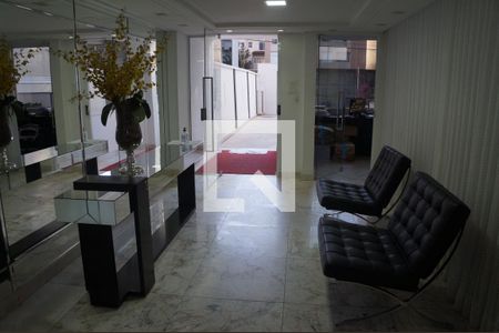 Hall de entrada de apartamento para alugar com 1 quarto, 67m² em Batel, Curitiba