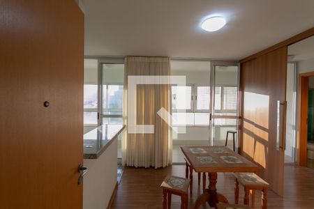 Sala de apartamento para alugar com 1 quarto, 79m² em Lourdes, Belo Horizonte