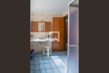 Apartamento à venda com 200m², 3 quartos e 2 vagas Apartamento à venda com 200m², 3 quartos e 2 vagasBanheiro Corredor