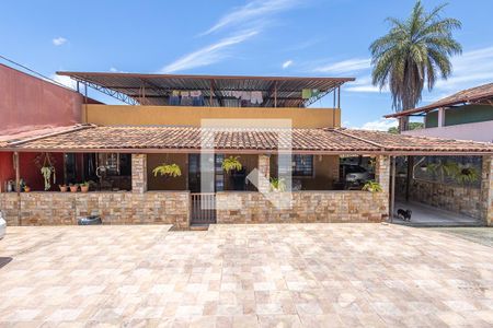 Casa à venda com 415m², 5 quartos e 3 vagasFachada 