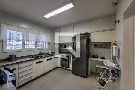 Casa à venda com 280m², 3 quartos e 3 vagas Casa à venda com 280m², 3 quartos e 3 vagasCozinha
