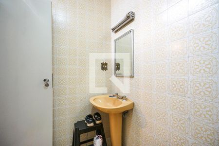 Casa à venda com 232m², 3 quartos e 3 vagasBanheiro social