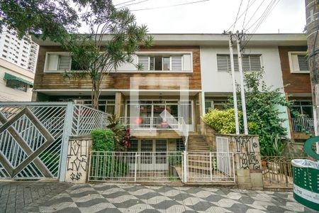 Casa à venda com 232m², 3 quartos e 3 vagasFachada
