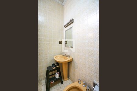 Casa à venda com 232m², 3 quartos e 3 vagasBanheiro social