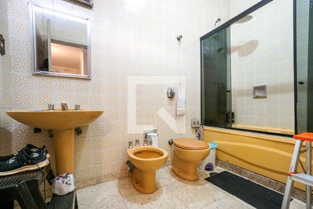 Casa à venda com 232m², 3 quartos e 3 vagasBanheiro social