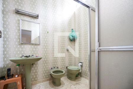 Casa à venda com 232m², 3 quartos e 3 vagasBanheiro da suíte