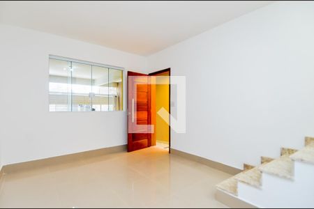 Sala de casa para alugar com 3 quartos, 160m² em Jardim Vila Galvão, Guarulhos