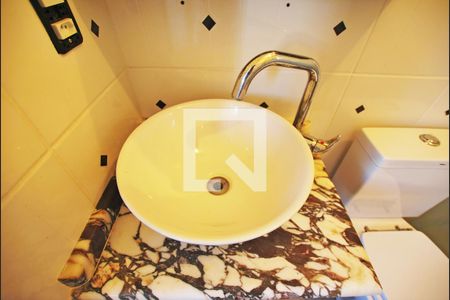 Casa de condomínio à venda com 117m², 2 quartos e 2 vagasBanheiro da Suíte 1