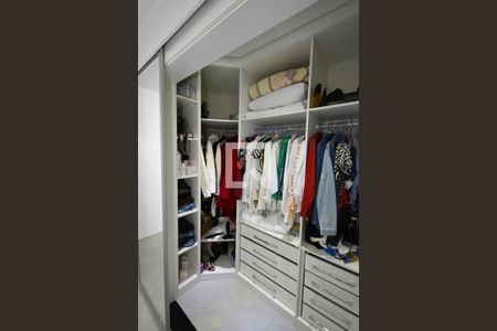 Casa à venda com 200m², 2 quartos e 3 vagasCloset da suíte