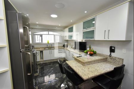 Casa à venda com 200m², 2 quartos e 3 vagasCozinha 