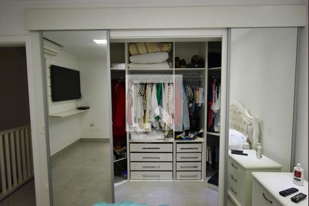Casa à venda com 200m², 2 quartos e 3 vagasCloset da suíte