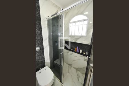 Casa à venda com 200m², 2 quartos e 3 vagasBanheiro da Suíte 2