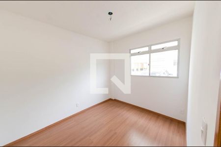 Quarto 1 de apartamento para alugar com 2 quartos, 60m² em João Pinheiro, Belo Horizonte