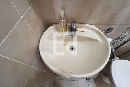 Casa de condomínio à venda com 300m², 4 quartos e 2 vagasBanheiro de Serviço