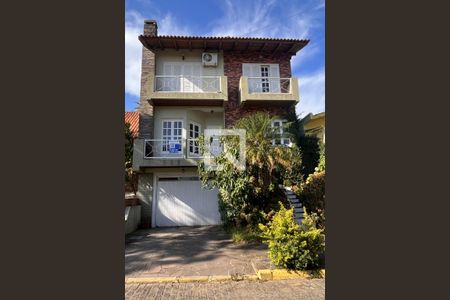 Casa de condomínio à venda com 300m², 4 quartos e 2 vagasFachada