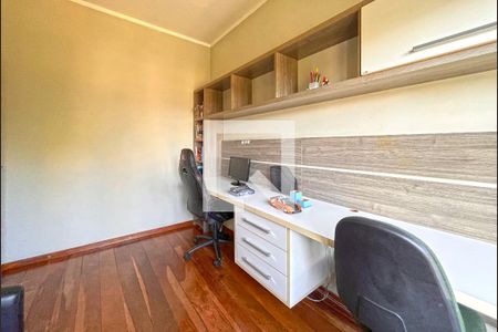 Casa de condomínio à venda com 300m², 4 quartos e 2 vagasQuarto Reversível