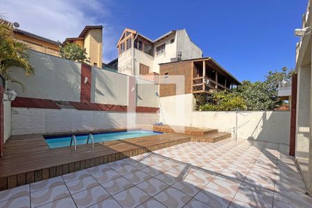 Casa de condomínio à venda com 300m², 4 quartos e 2 vagasPiscina Privativa