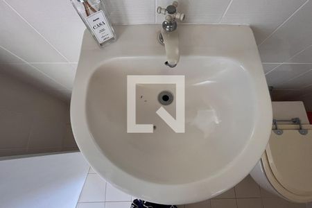 Casa de condomínio à venda com 300m², 4 quartos e 2 vagasLavabo