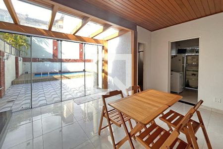 Casa de condomínio à venda com 300m², 4 quartos e 2 vagasEspaço Gourmet
