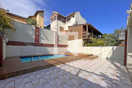 Casa de condomínio à venda com 300m², 4 quartos e 2 vagasPiscina Privativa