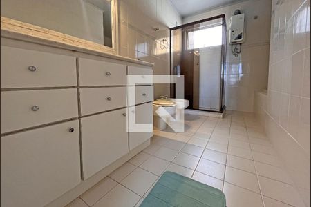 Casa de condomínio à venda com 300m², 4 quartos e 2 vagasBanheiro da Suíte