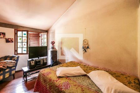 Casa à venda com 250m², 4 quartos e 4 vagasSuíte 2