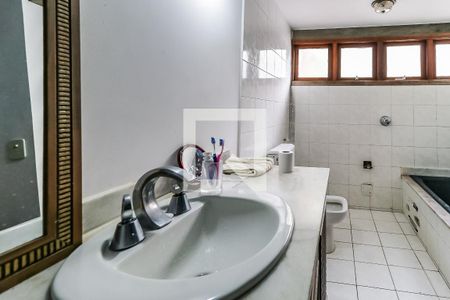 Casa à venda com 250m², 4 quartos e 4 vagasBanheiro Suíte 1