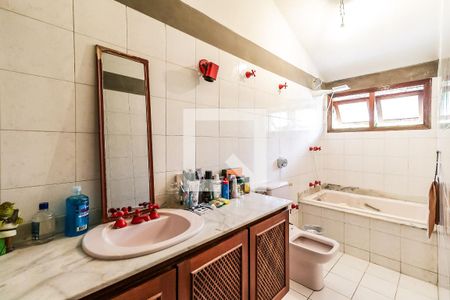 Casa à venda com 250m², 4 quartos e 4 vagasBanheiro Suíte 2