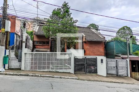 Casa à venda com 250m², 4 quartos e 4 vagasFachada