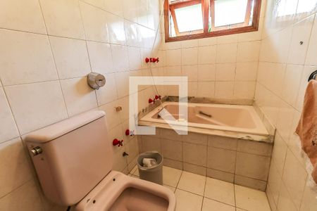 Casa à venda com 250m², 4 quartos e 4 vagasBanheiro Suíte 2