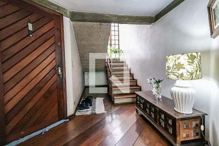 Casa à venda com 250m², 4 quartos e 4 vagasHall de entrada