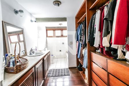 Casa à venda com 250m², 4 quartos e 4 vagasCloset Suíte 1