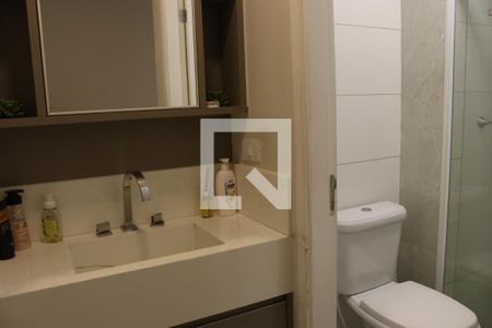 Banheiro de apartamento à venda com 2 quartos, 42m² em Vila Galvão, Guarulhos