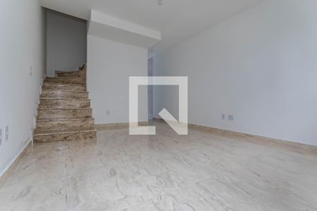 Sala de casa de condomínio para alugar com 2 quartos, 128m² em Jundiapeba, Mogi das Cruzes