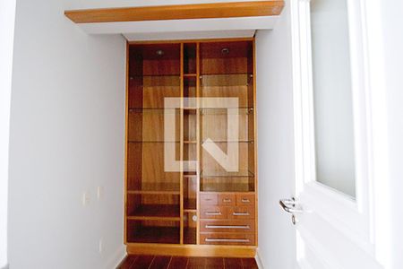 Apartamento para alugar com 568m², 4 quartos e 4 vagas Apartamento para alugar com 568m², 4 quartos e 4 vagasArmário