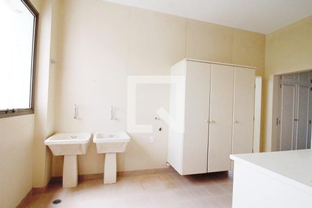 Apartamento para alugar com 568m², 4 quartos e 4 vagas Apartamento para alugar com 568m², 4 quartos e 4 vagasÁrea de Serviço