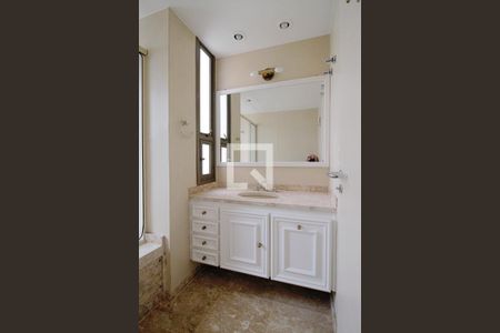 Apartamento para alugar com 568m², 4 quartos e 4 vagas Apartamento para alugar com 568m², 4 quartos e 4 vagasBanheiro da Suíte 4