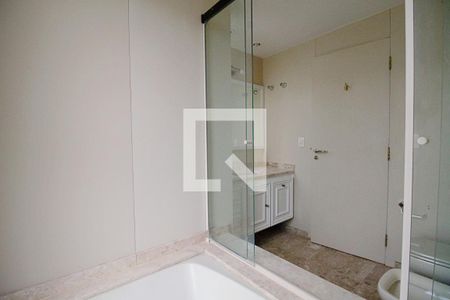 Apartamento para alugar com 568m², 4 quartos e 4 vagas Apartamento para alugar com 568m², 4 quartos e 4 vagasBanheiro da Suíte 4