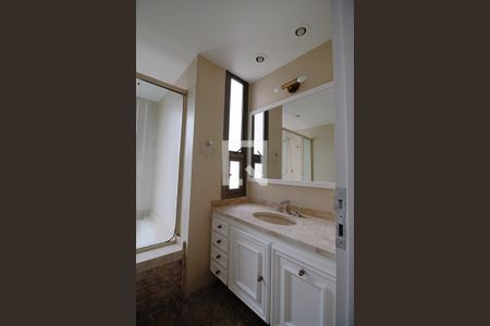 Apartamento para alugar com 568m², 4 quartos e 4 vagas Apartamento para alugar com 568m², 4 quartos e 4 vagasBanheiro da Suíte 4