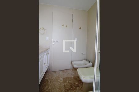 Apartamento para alugar com 568m², 4 quartos e 4 vagas Apartamento para alugar com 568m², 4 quartos e 4 vagasBanheiro da Suíte 1