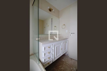 Apartamento para alugar com 568m², 4 quartos e 4 vagas Apartamento para alugar com 568m², 4 quartos e 4 vagasBanheiro da Suíte 1