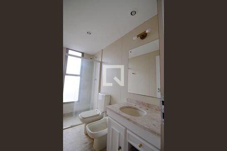 Apartamento para alugar com 568m², 4 quartos e 4 vagas Apartamento para alugar com 568m², 4 quartos e 4 vagasBanheiro da Suíte 2