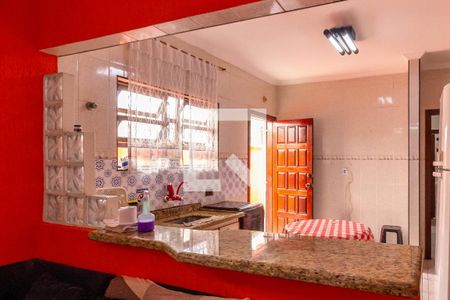 Detalhe da sala de casa para alugar com 2 quartos, 90m² em Maracanã, Praia Grande