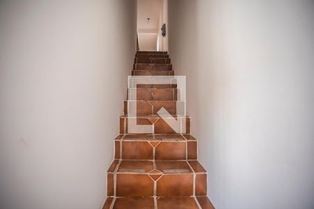 Escadas  de casa à venda com 3 quartos, 250m² em Vila Guarani (z Sul), São Paulo