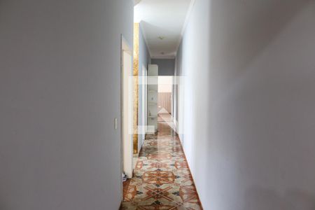 Casa à venda com 264m², 4 quartos e 6 vagas Casa à venda com 264m², 4 quartos e 6 vagasCorredor